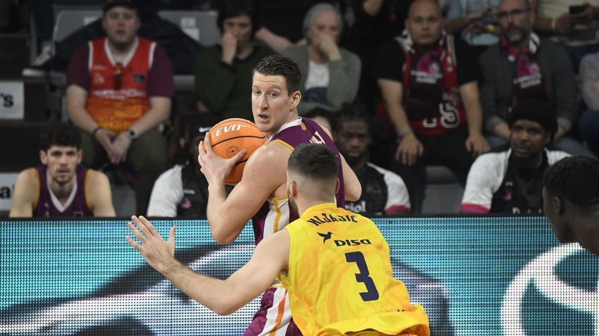 L’opció de Luka Bozic continua activa.