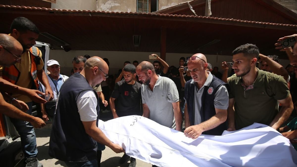 Traslladen un dels mort en l’atac a l’església. - EUROPA PRESS