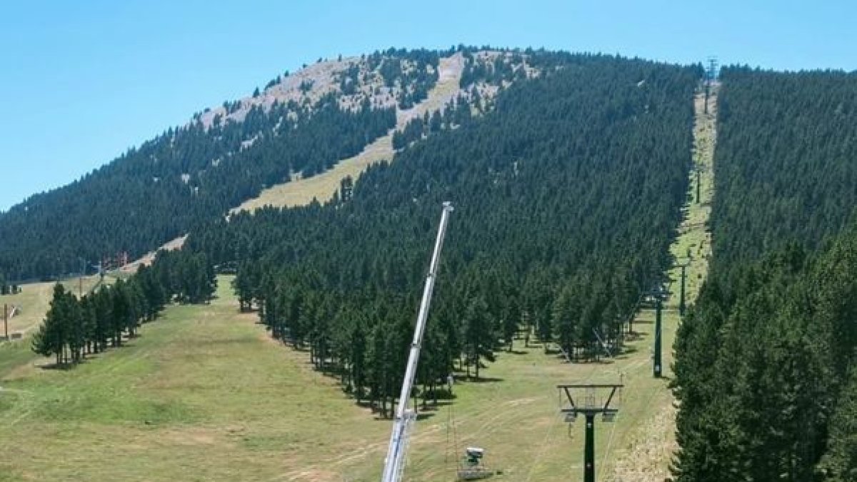 Tècnics revisen aquests dies el telecadira del Querol. - PORT DEL COMTE
