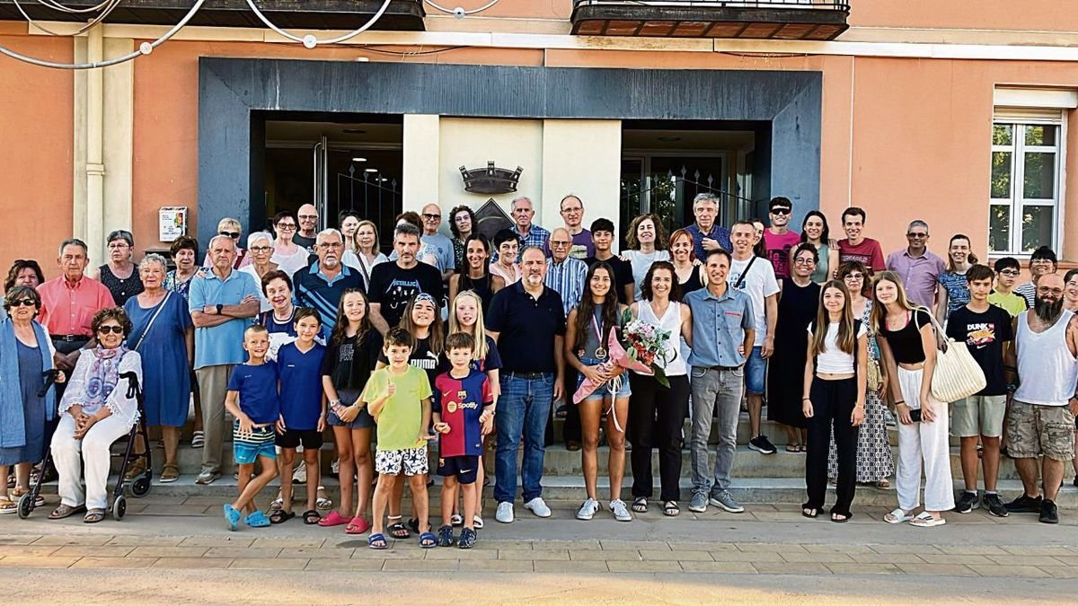 Vecinos de Penelles en la recepción de Aran Farràs. - AJUNTAMENT DE PENELLES