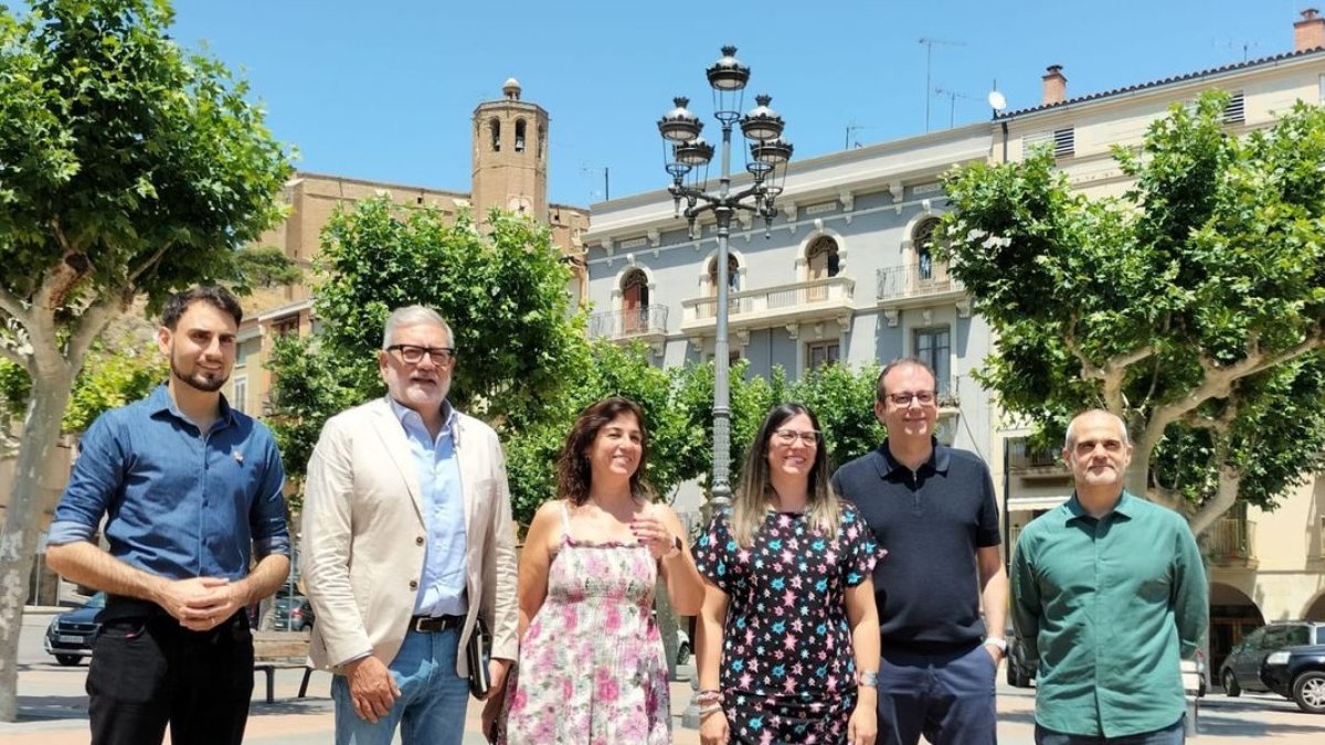 Jan Pomés, Fèlix Larrosa, Alba Pijuan, Lorena González, Marc Solsona i Josep Farran, ahir en la reunió a Balaguer. ; Array