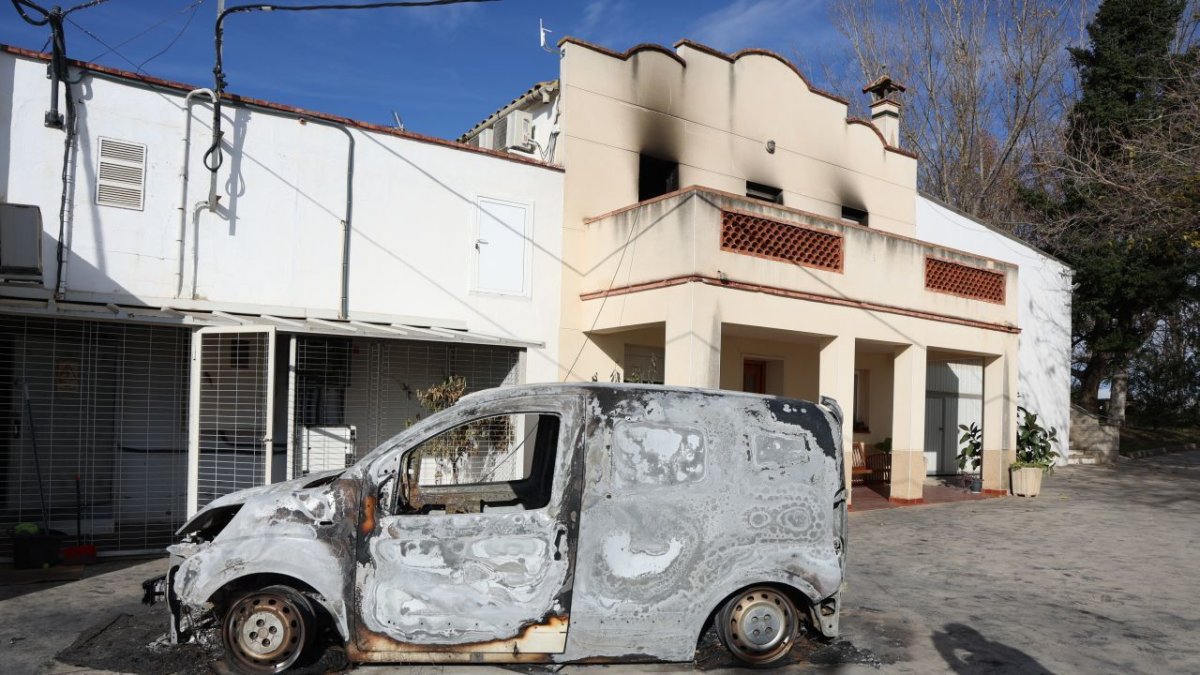 Imatge d’un dels dos habitatges incendiats a la partida Camí de Montcada.