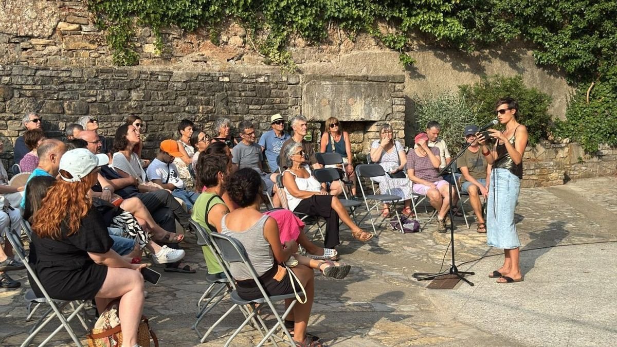 Imagen del recital poético de Blanca Llum Vidal en el festival Errant. - JESÚS VILAMAJÓ