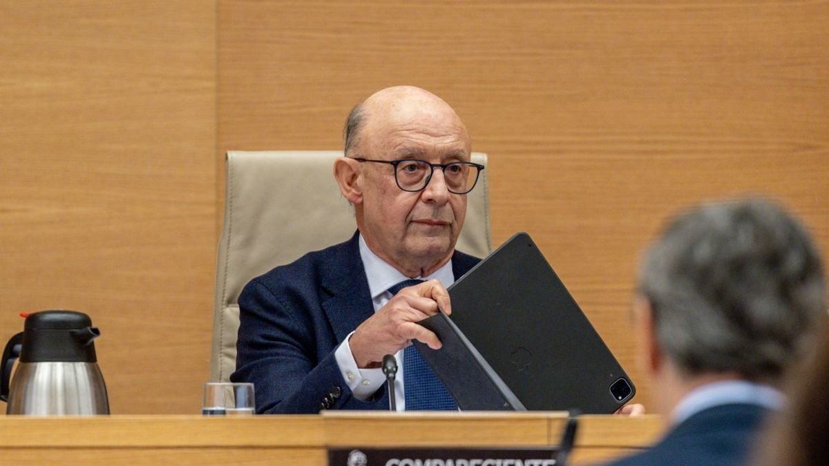 Cristóbal Montoro durante su comparecencia en abril en la comisión sobre la Operación Catalunya. - RICARDO RUBIO / EUROPA PRESS