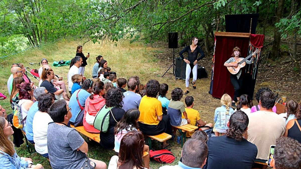 El espectáculo Santa Pulcinella, de Théâtre Gudule, ayer en el espacio Minairons del Esbaiola’t. - ORIOL RIART