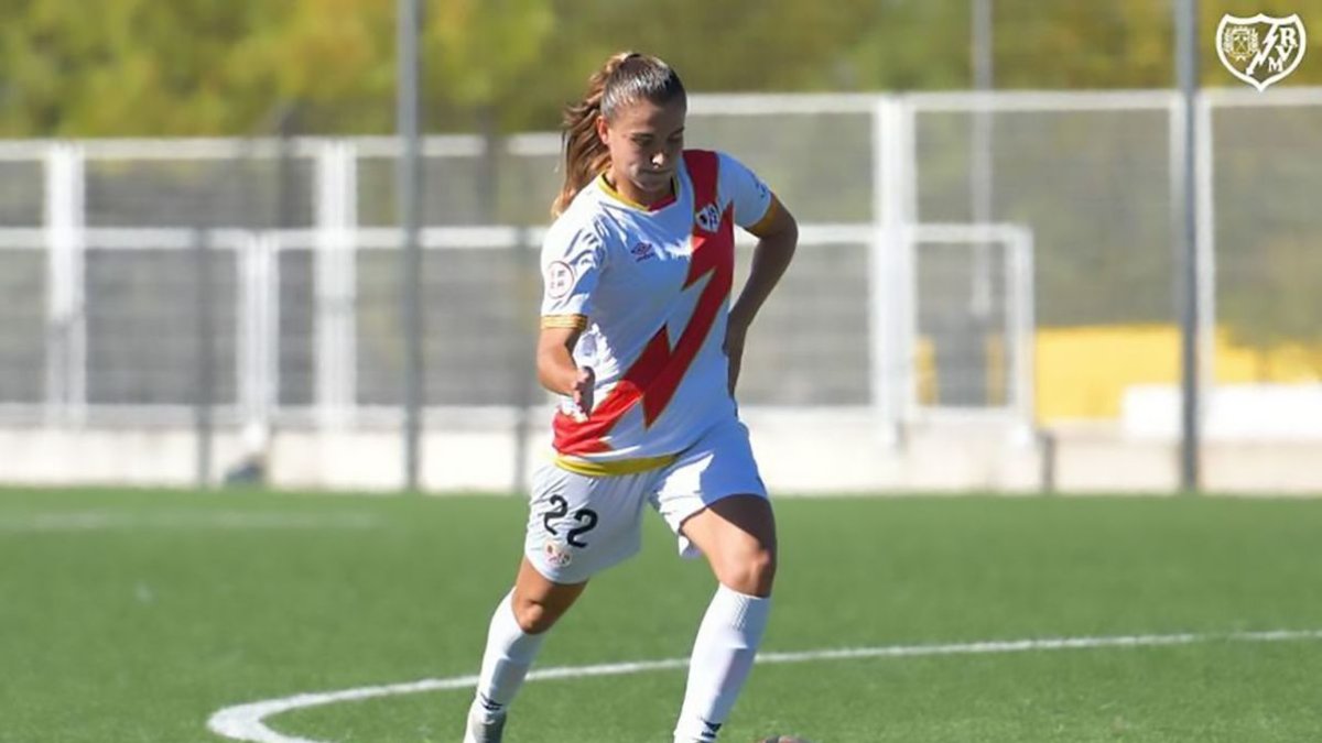 Ana Fernández Nieto, en acción cuando jugó en el Rayo Vallecano la temporada 2023-24. - RAYO VALLECANO FEMENINO