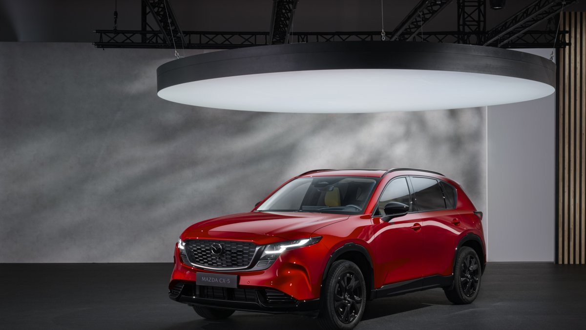 El motor de gasolina e-Skyactiv G de 2,5 litres i 141 CV ofereix una acceleració més suau i una millor resposta a la conducció quotidiana