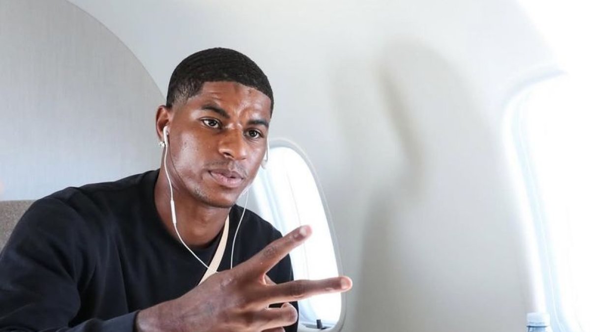 Rashford, el domingo durante su vuelo hacia Barcelona.