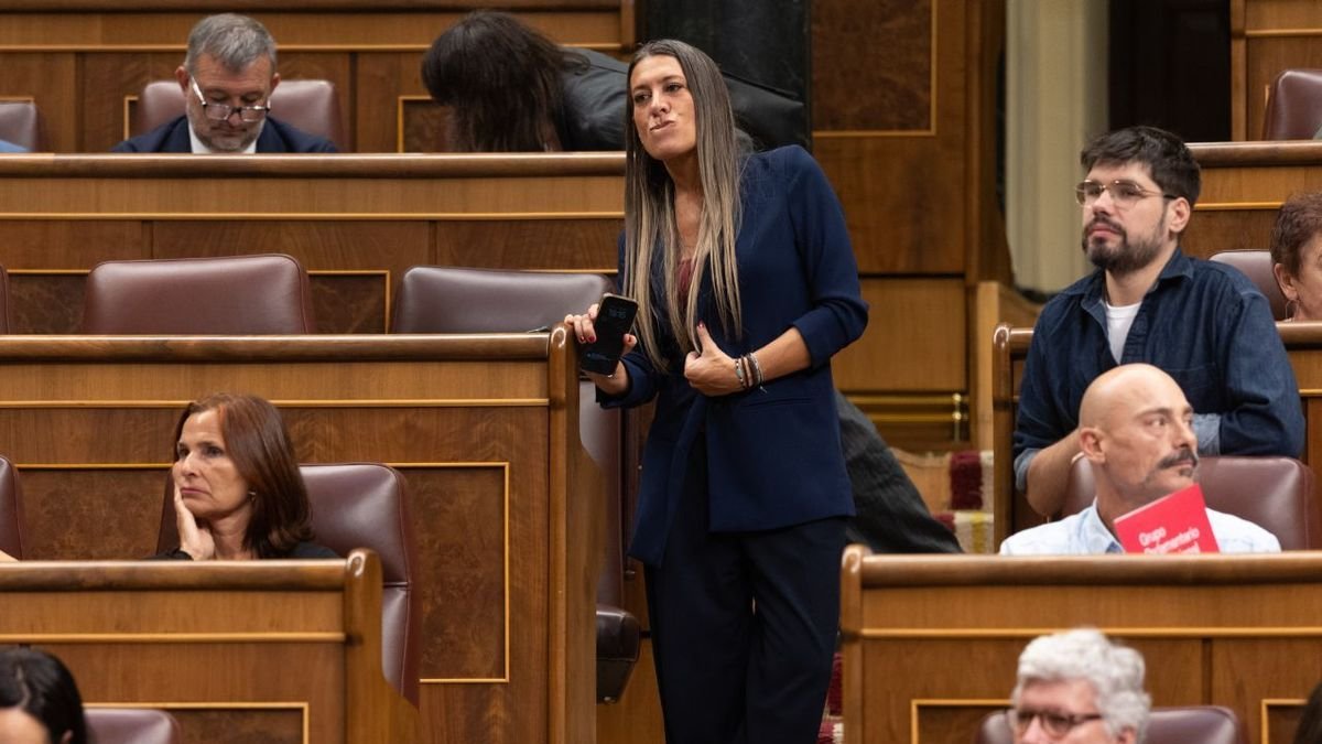 Míriam Nogueras durante la sesión plenaria extraordinaria celebrada ayer. - EUROPA PRESS