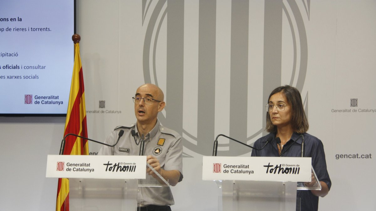 El subdirector de programas de Protección Civil, Sergio Delgado, y la directora del Meteocat, Sarai Sarroca.