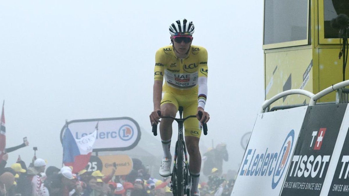 Pogacar, a su entrada a meta en el Col de la Loce. - EFE