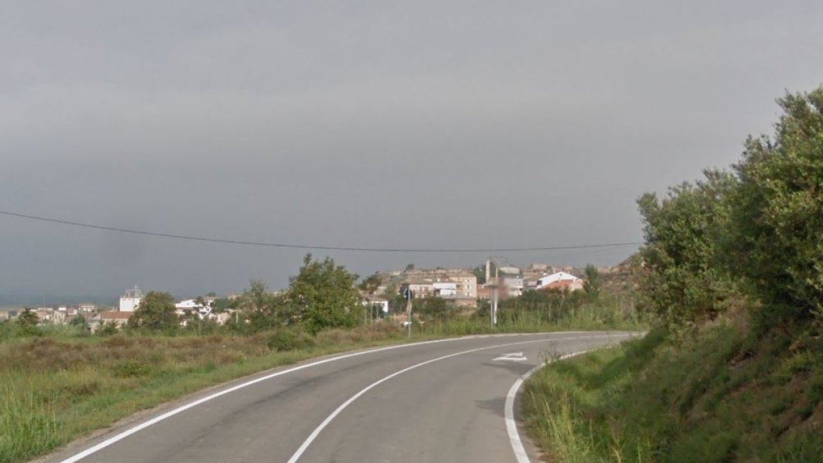 Carretera LV-9225 a l'entrada d'Albesa.