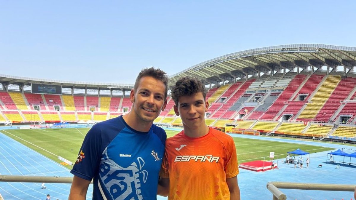 Mas junto a su entrenador, Fran Carrillo, antes de la competición.