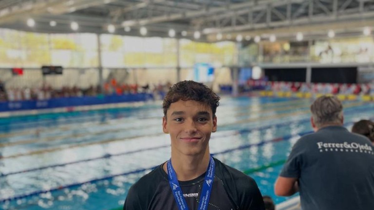 Jordi Carrasco, con su segunda medalla de oro en el Estatal júnior.