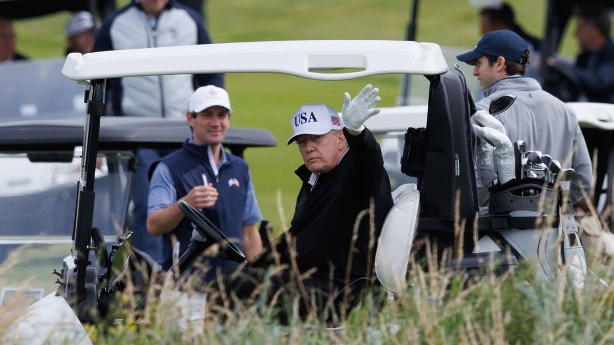 El mandatari va viatjar a Escòcia per jugar a golf en el seu complex privat Trump Turnberry. - EUROPA PRESS
