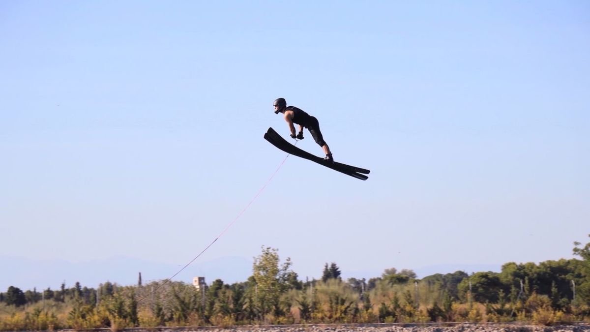 Àlvar Noguera, campió masculí, fent un salt.