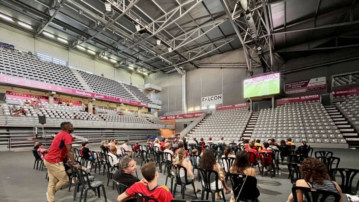 El pabellón Barris Nord fue el escenario elegido por la Paeria para instalar la pantalla. - AJUNTAMENT DE LLEIDA