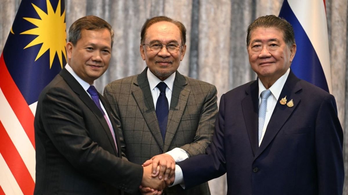 Los líderes de Tailandia y Camboya sellan el pacto en Malasia. - EFE/MOHD RASFAN