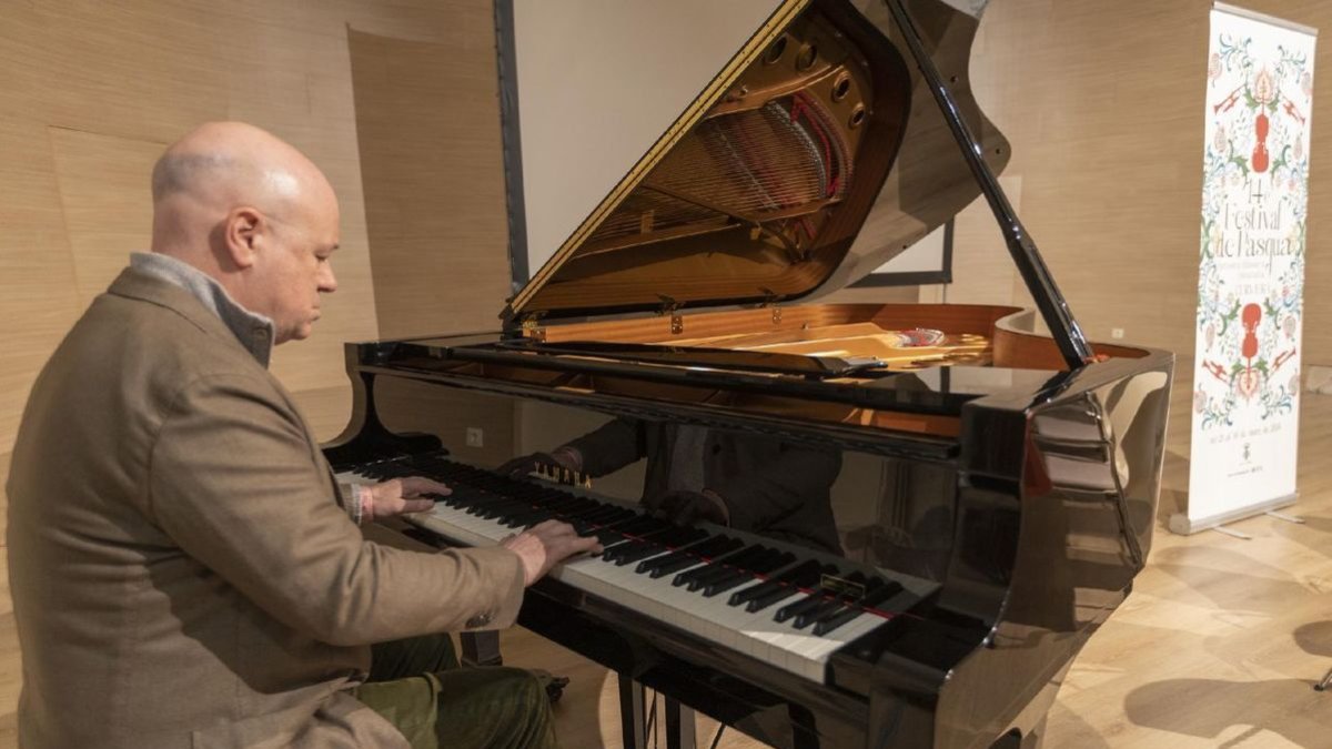 El pianista Albert Guinovart, el pasado año en Cervera. - XAVIER SANTESMASSES