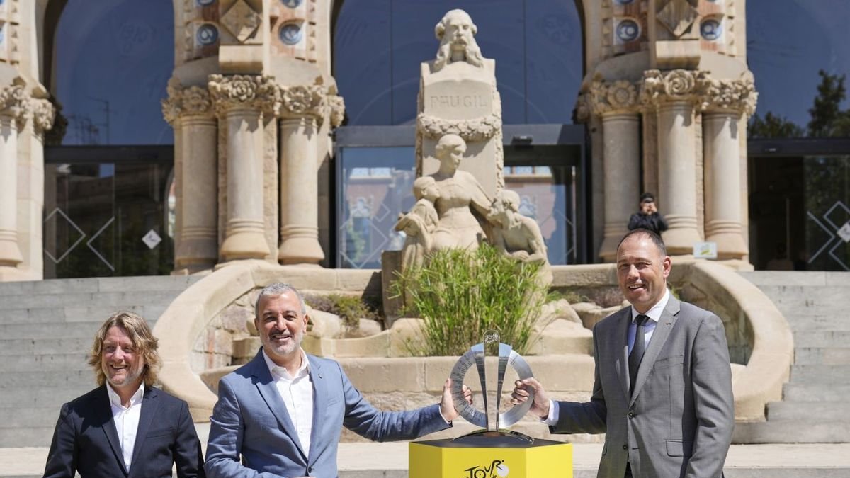 Collboni, David Escudé i el conseller d’Esports de la Generalitat, Berni Álvarez, en la presentació. - EFE