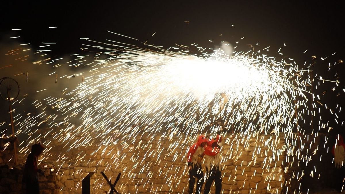 La jornada contó con actividades diversas y pirotecnia. - GERARD HOYAS
