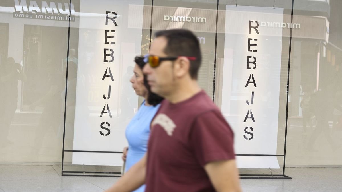 El període de rebaixes sol generar llocs de treball de caràcter temporal. - EUROPA PRESS