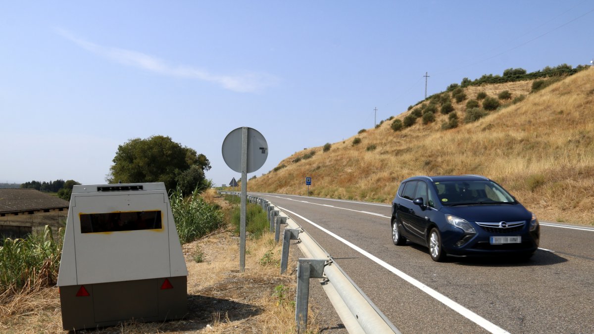 Un carro radar o radar remuelo en la C-12, en Balaguer.