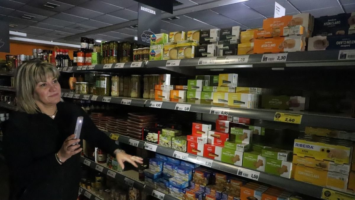 El comercio de Lleida fue uno de los grandes afectados por la falta de suministro eléctrico. - MAGDALENA ALTISENT