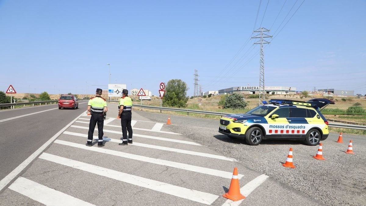 Control de los Mossos ayer en la N-240 en la entrada en Lleida por Els Mangraners.