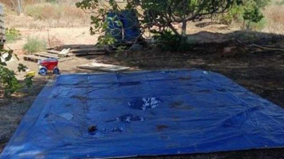 Imatge del lloc on hi havia la piscina desmuntable.