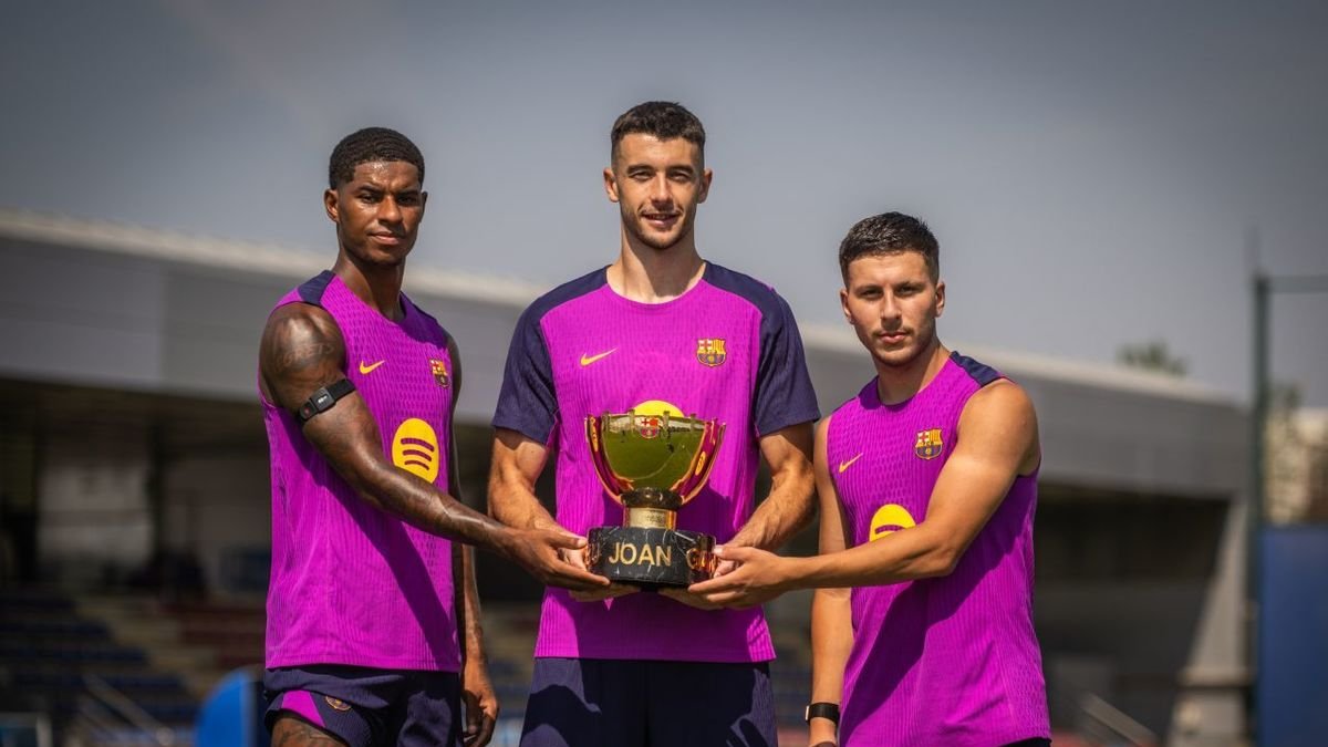 Els fitxatges Marcus Rashford, Joan Garcia i Roony Bardghji es presenten avui davant l’afició. - FCB