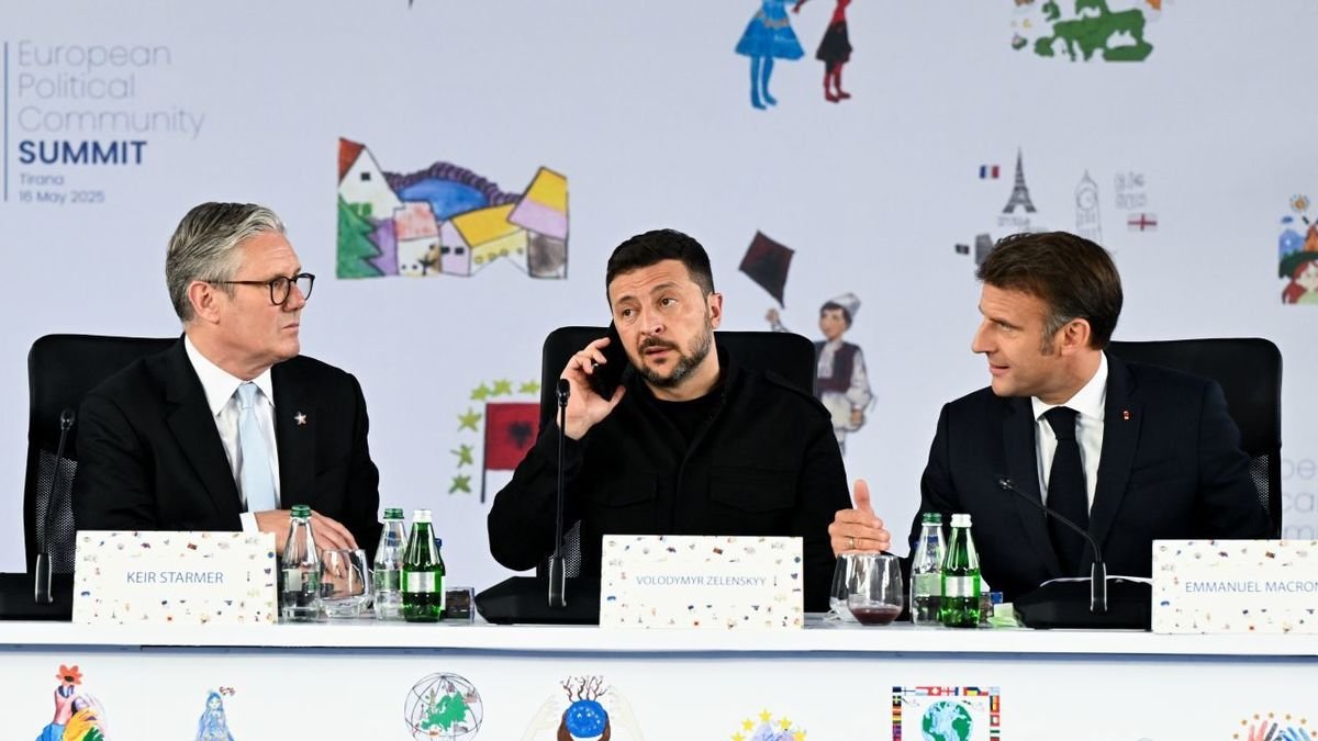 Volodímir Zelenski parla per telèfon entre Keir Starmer i Emmanuel Macron. - ACN