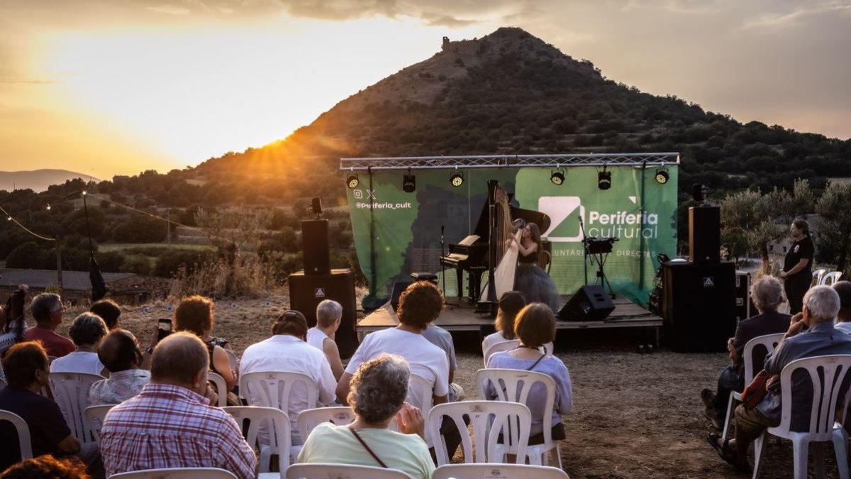 La artista leridana, el sábado en Montmagastre, Noguera. - JORDI BORRÀS