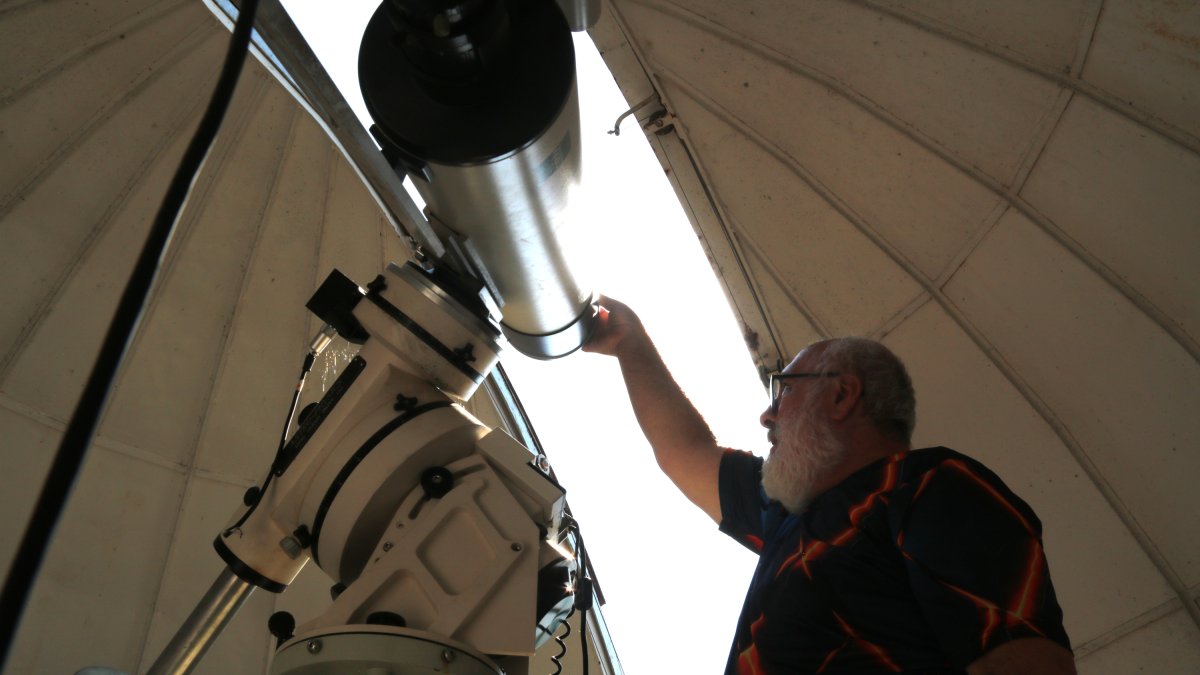 El telescopi Zeiss prenent fotografies al sol a l'Observatori de l'Ebre.