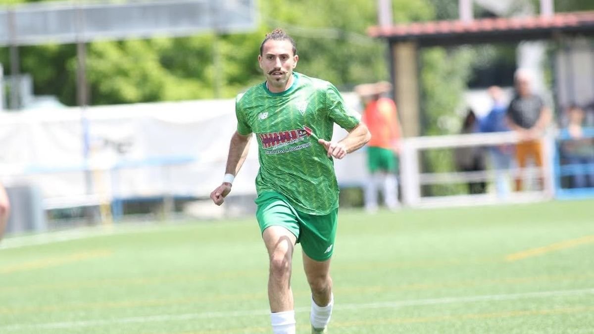 Toni Escobedo fitxa pel Lleida CF.