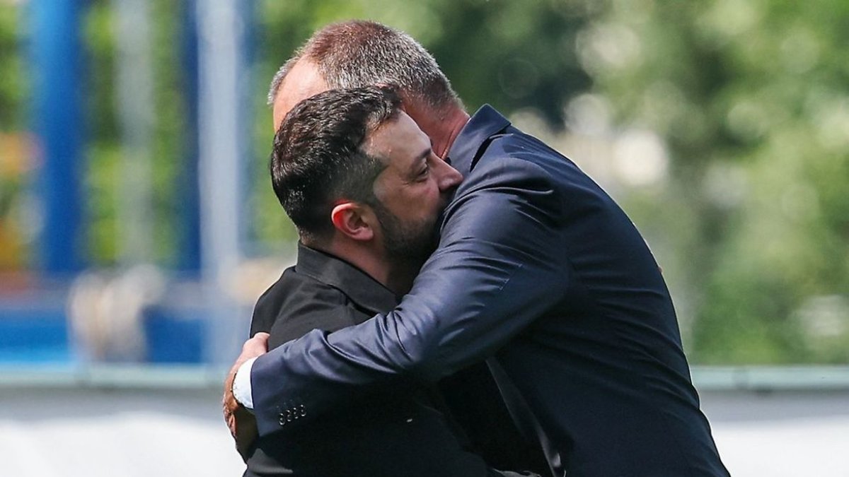 Friedrich Merz abraza a su homólogo ucraniano, Volodímir Zelenski, en Alemania. - EFE