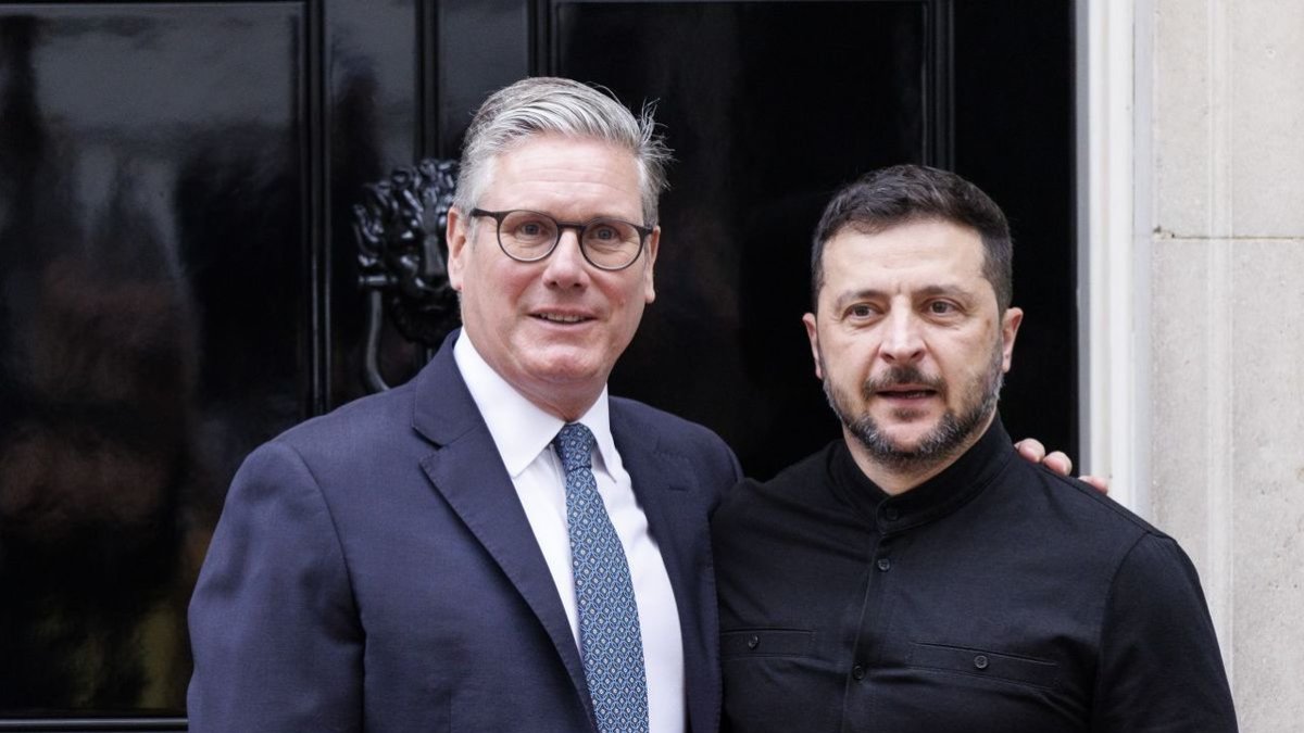 Zelenski se reunó ayer con el primer ministro británico Keir Starmer. - EFE/EPA/TOLGA AKMEN