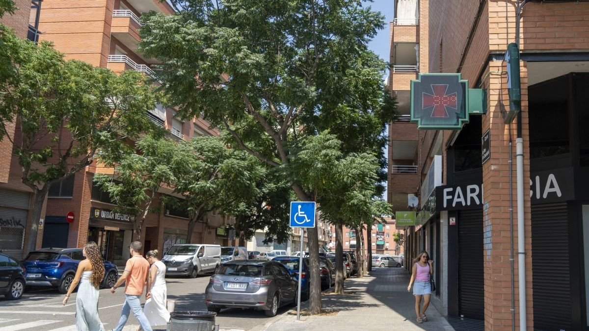 Lleida ciudad ayer llegó a los 38º, un pequeño “alivio” a la espera de la nueva subida del termómetro. - POL PASCUAL
