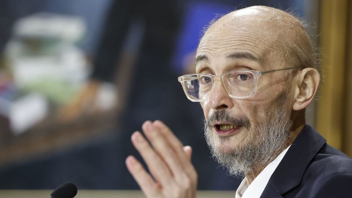 El expresidente del Gobierno de Aragón, Javier Lambán, en una imagen de archivo. - EFE/JAVIER CEBOLLADA