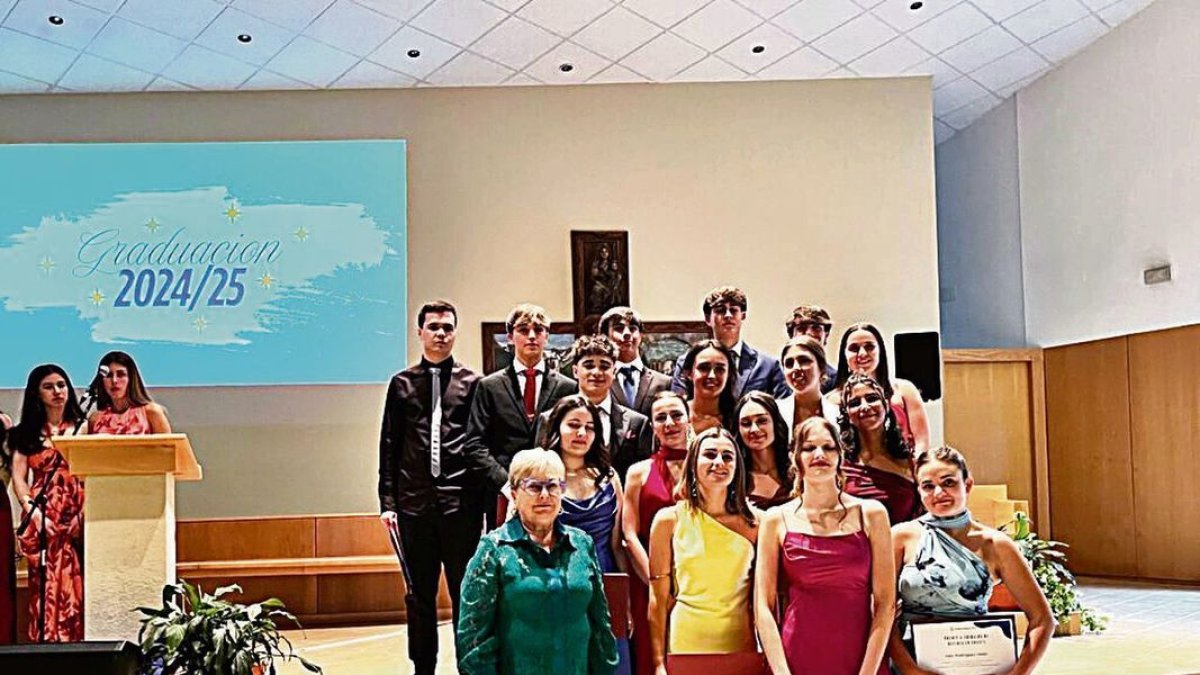 Es alumnes que sigueren reconeishudi pes sòns trabalhs en aranés eth passat cors. - CONSELH GENERAU