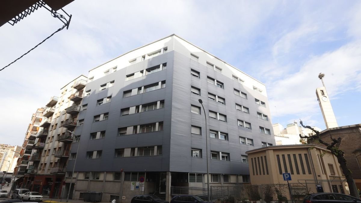 El hospital sociosanitario Nadal Meroles está situado en el número 41 de la calle Acadèmia. - SEGRE