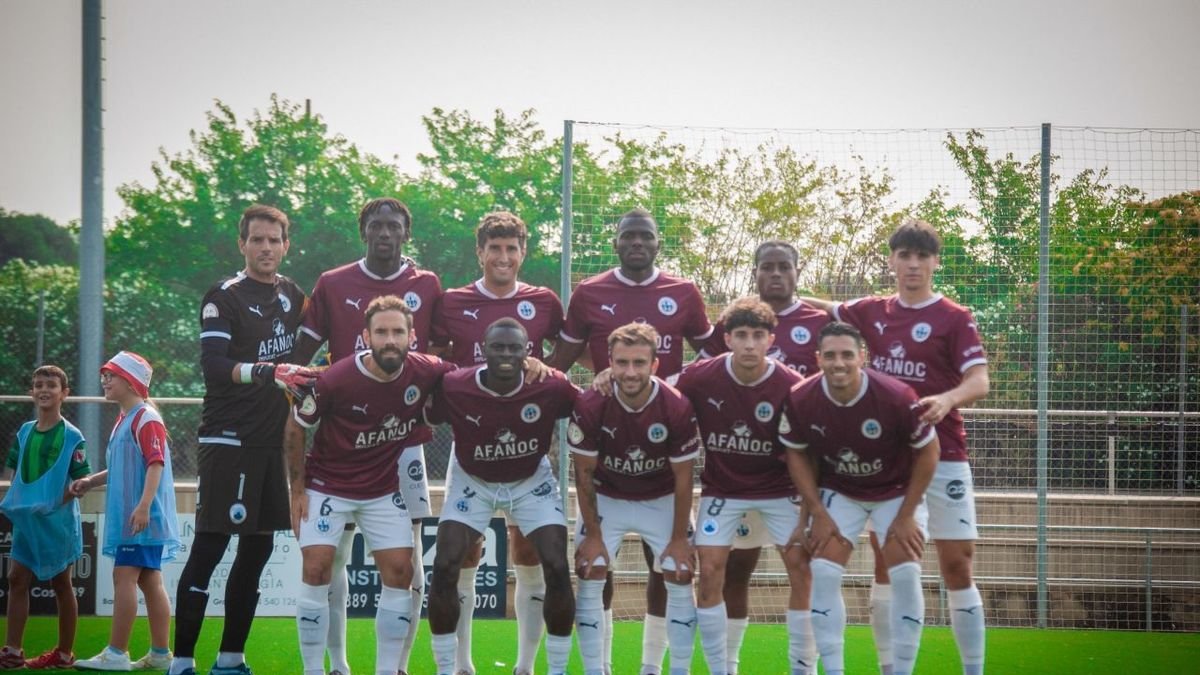 Formación inicial con la que el Atlètic Lleida afrontó ayer el amistoso en Barbastro. - ATLÈTIC LLEIDA