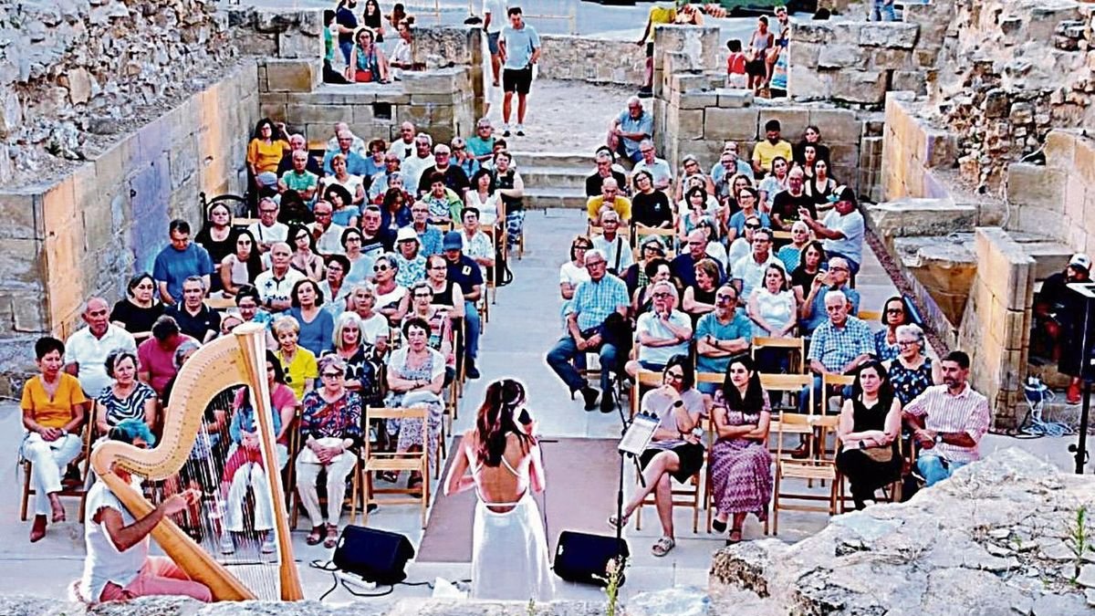 La reapertura coincidió con Sant Domènec y se invitó personalmente a las vecinas que se llaman Roser. - AJUNTAMENT DE CIUTADILLA