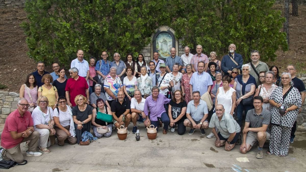 Foto de familia de los participantes en los actos de la fiesta de Sant Magí en Tàrrega por la mañana y reparto del agua en Cervera con la banda Musical Alegria. - LAIA PEDRÓS