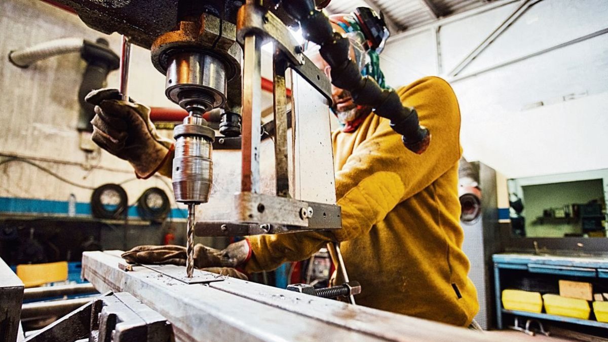 Una persona treballant al taller. - CIRE
