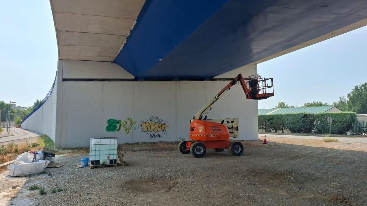 Grafitis en el puente. - FRANCESC MONTARDIT