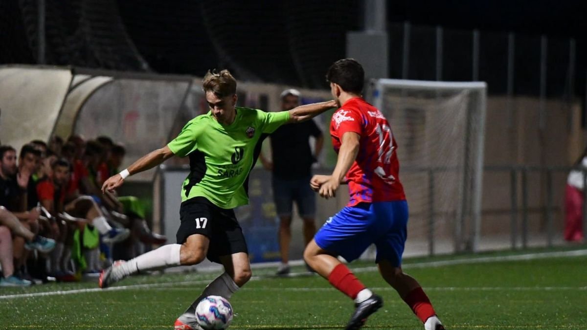 Una acció del partit d’ahir entre el Juneda i l’Alpicat. - AF