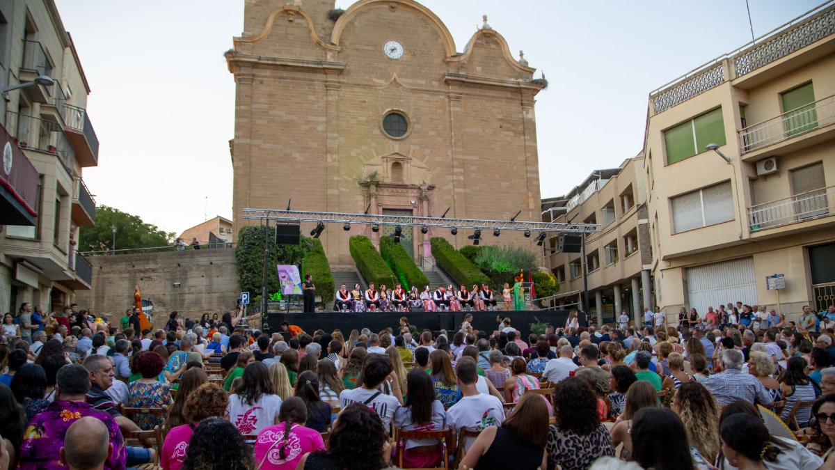 Imatge d'arxiu d'un acte inaugural de la Festa Major d'Alcarràs.