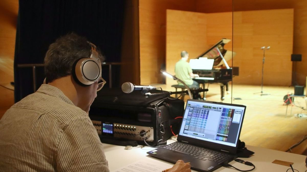 Un momento de la grabación del disco en el Auditori Josep Carreras de Vila-seca. - ACN