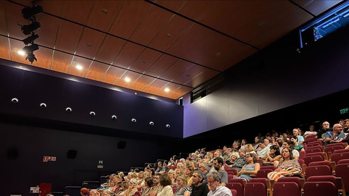Espectadores ayer por la tarde en el Espai Cultural La Lira en la inauguración del Mostremp. - AYUNTAMIENTO DE TREMP